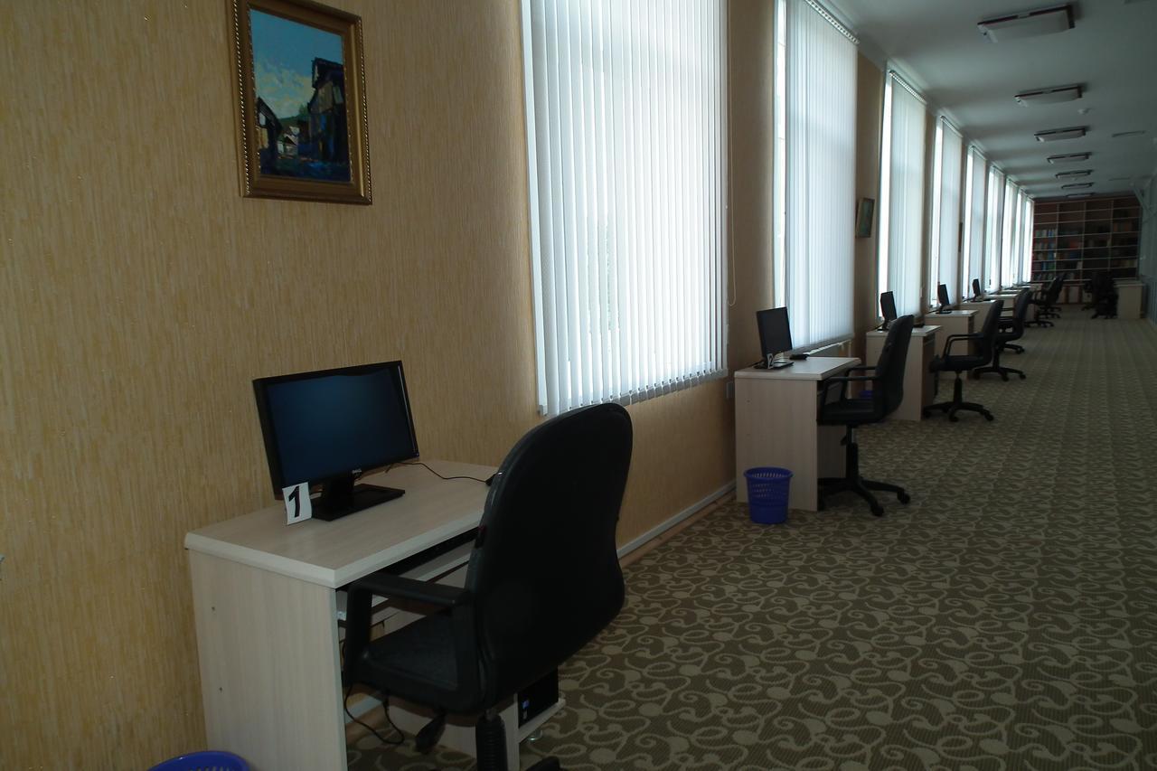 Bahoriston Hotel Guliston Bagian luar foto