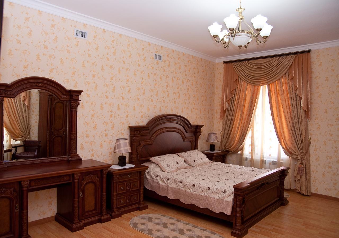 Bahoriston Hotel Guliston Ruang foto