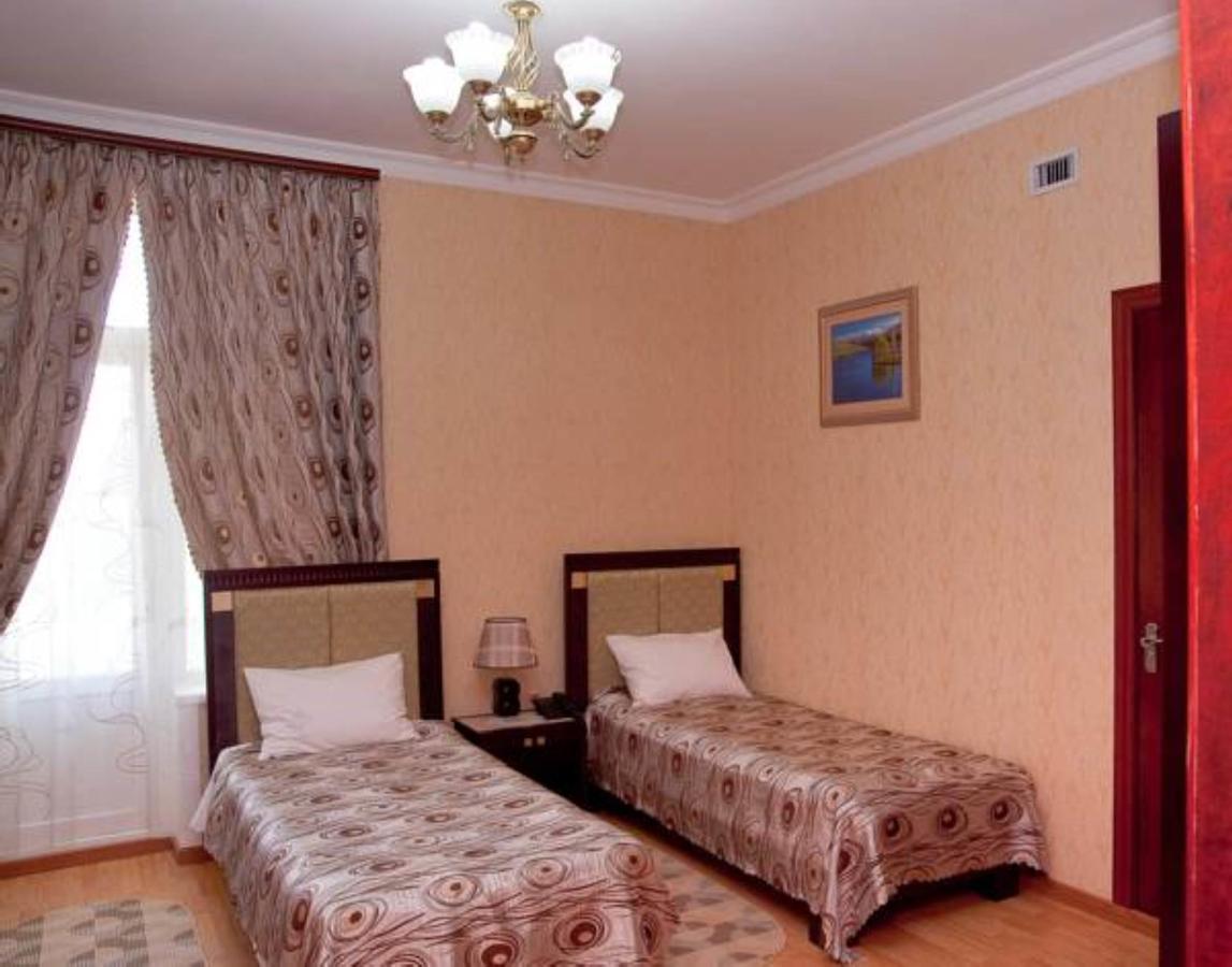 Bahoriston Hotel Guliston Bagian luar foto