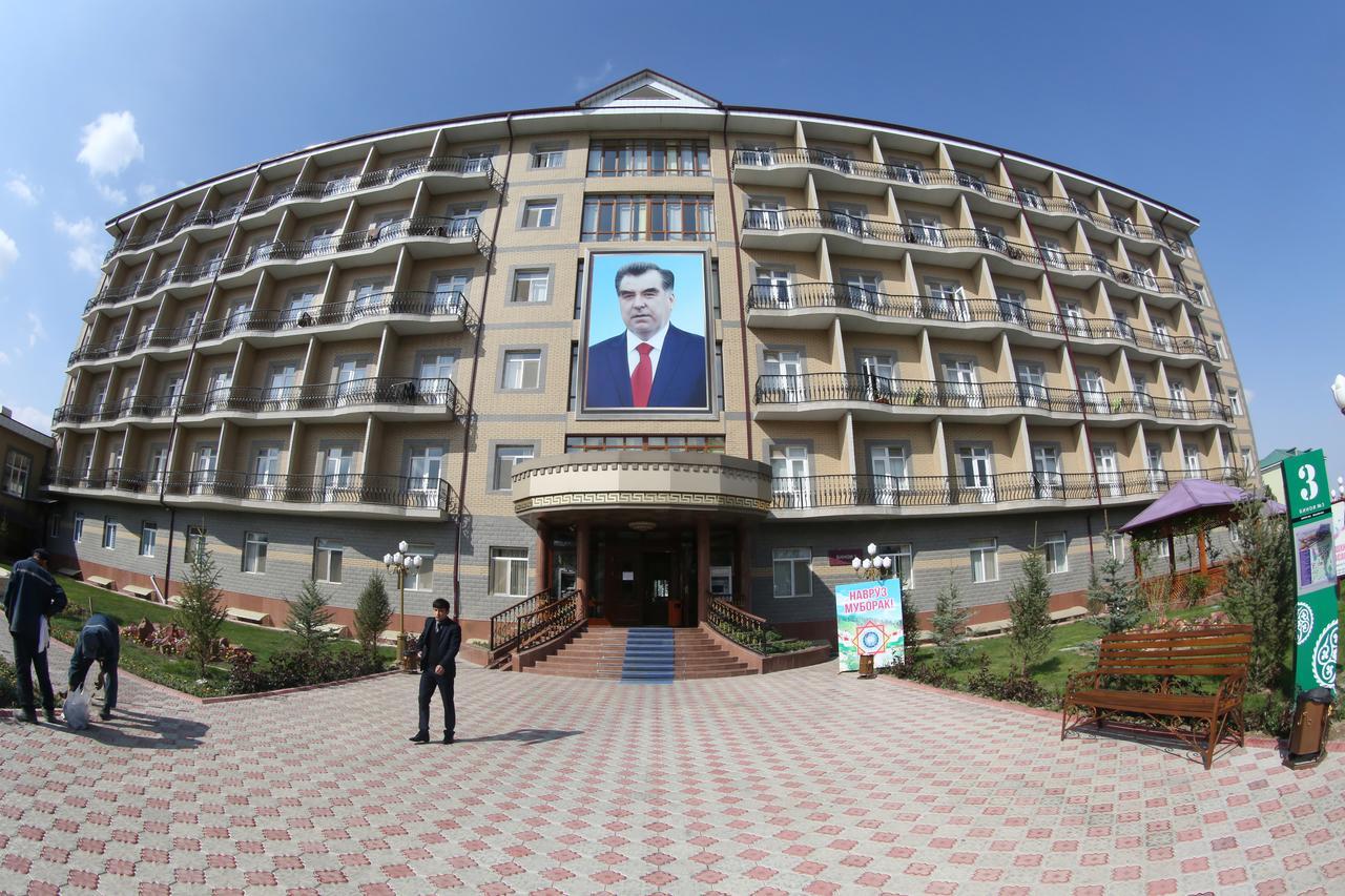 Bahoriston Hotel Guliston Bagian luar foto