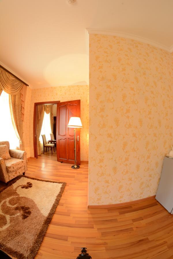 Bahoriston Hotel Guliston Bagian luar foto